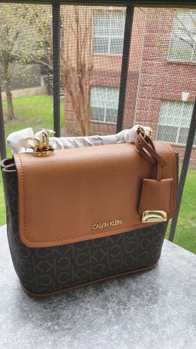 شنطة ماركة كالفن كلاين