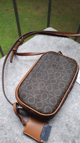 كروس ماركة كالفن كلاين