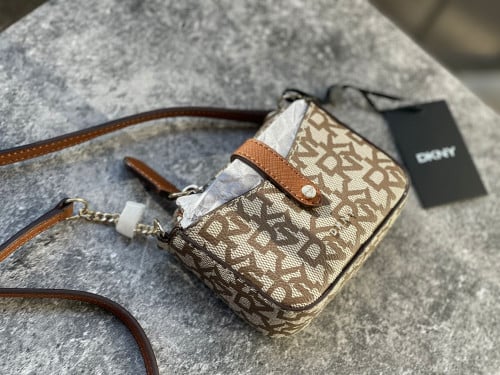 شنطة بطاقات ماركة DKNY