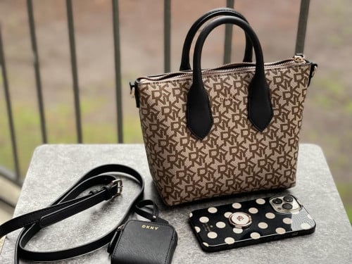 شنطة ماركة DKNY