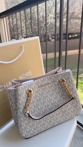 شنطة ماركة مايكل كورس