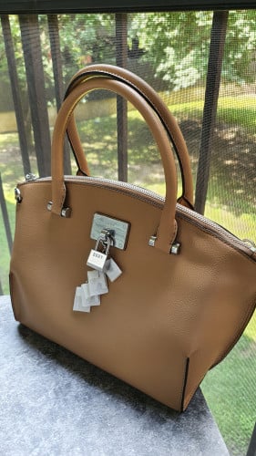 شنطة ماركة DKNY