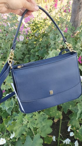 شنطة ماركة تومي هيلفيقر