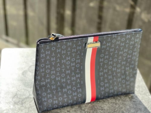 باوتش ماركة تومي هيلفيقر