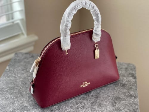 شنطة ماركة كوتش