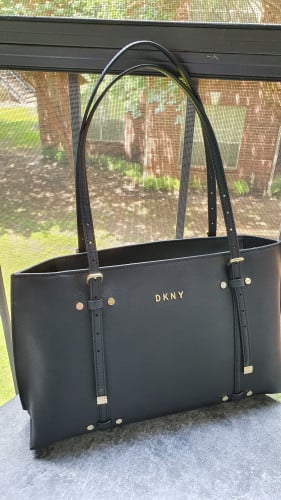 شنطة ماركة DKNY