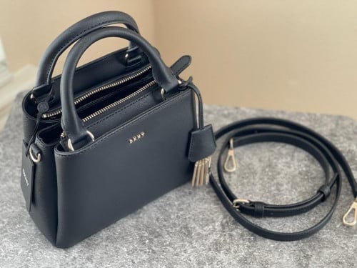 شنطة ماركة DKNY