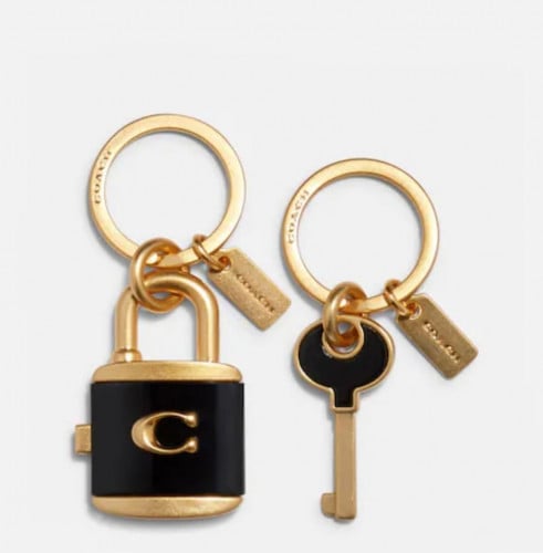 طقم ميداليتين ( قفل ومفتاح ) ماركة كوتش