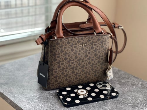 شنطة ماركة DKNY