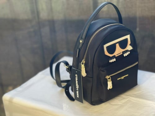 شنطة ماركة كارل ليقارفيلد