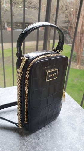 شنطة جوال ماركة DKNY