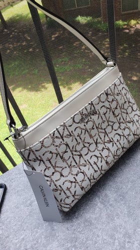 شنطة ماىكة كالفن كلاين