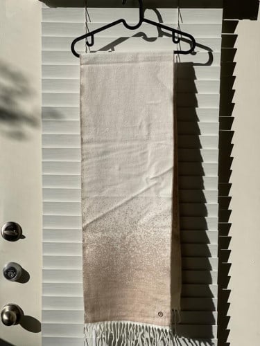 شال ماركة كالفن كلاين