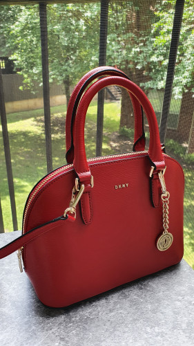 شنطة ماركة DKNY