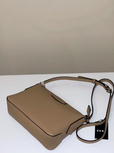 شنطة ماركة DKNY