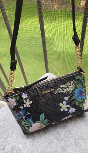 كروس ماركة كالفن كلاين