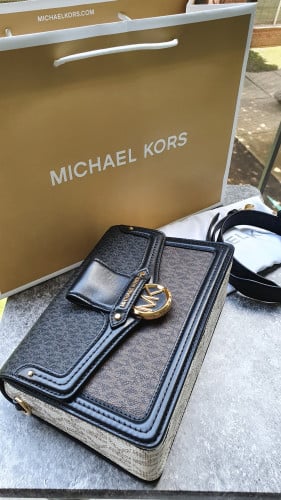 شنطة ماركة مايكل كورس