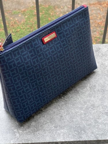 باوتش ماركة تومي هيلفيقر