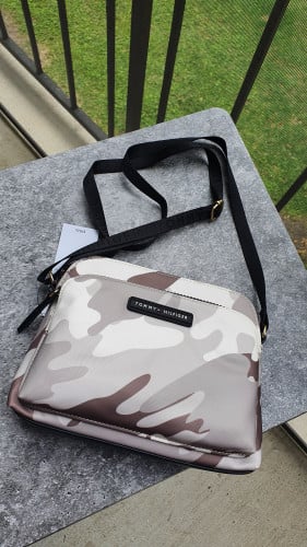 كروس ماركة تومي هيلفيقر