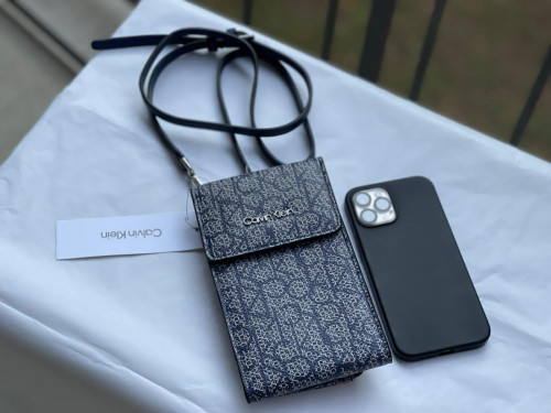 شنطة جوال  ماركة كالفن كلاين