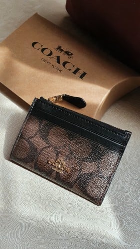 محفظة بطاقات من كوتش