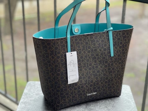 شنطة tote ماركة كالفن كلاين