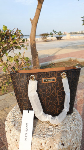 شنطة ماركة كالفن كلاين