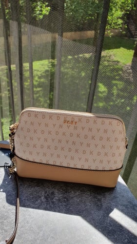 كروس ماركة DKNY