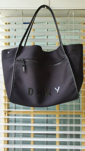 شنطة كبيرة ماركة DKNY