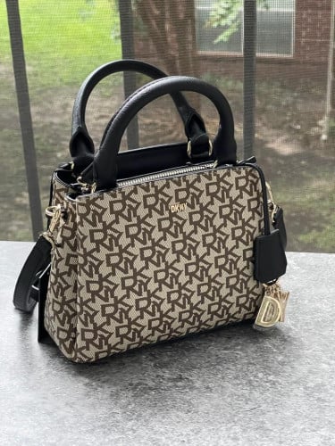 شنطة ماركة DKNY