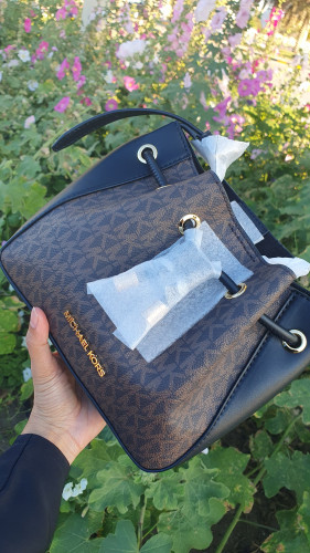 شنطة ماركة مايكل كورس