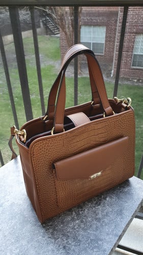 شنطة ماركة تومي هيلفيقر