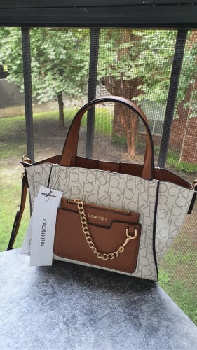 شنطة ماركة كالفن كلاين