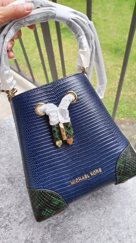 شنطة ماركة مايكل كورس