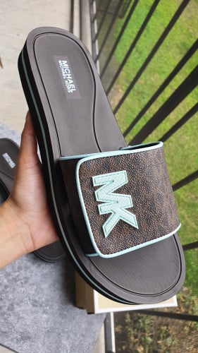 صندل ماركة مايكل كورس