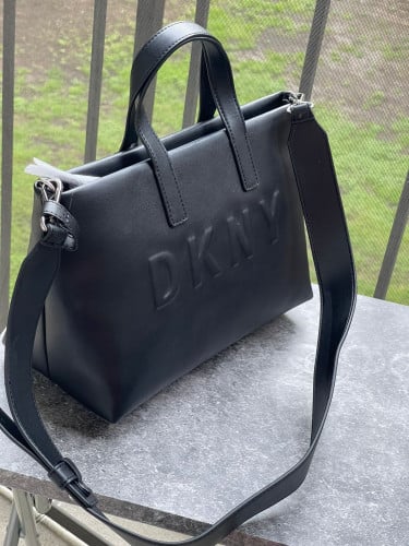 شنطة ماركة DKNY