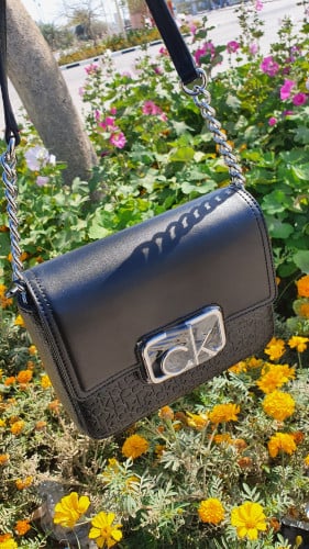 شنطة ماركة كالفن كلاين