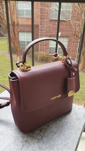 شنطة ماركة كالفن كلاين