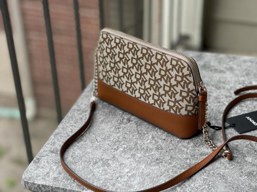 شنطة ماركة DKNY