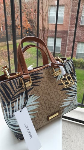 شنطة ماركة كالفن كلاين