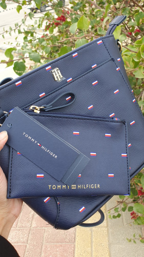 شنطة ماركة تومي هيلفيقر