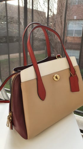 شنطة ماركة كوتش