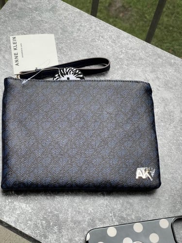 باوتش ماركة ANNE KLEIN