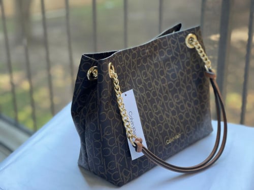 شنطة ماركة كالفن كلاين