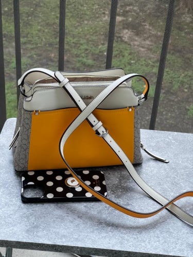 شنطة ماركة كالفن كلاين