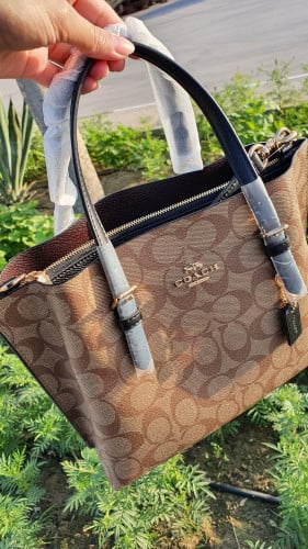 شنطة ماركة كوتش