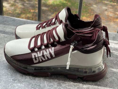 جزمة ماركة DKNY