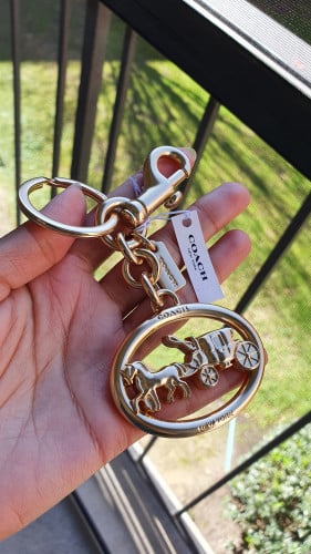 ميدالية ماركة كوتش