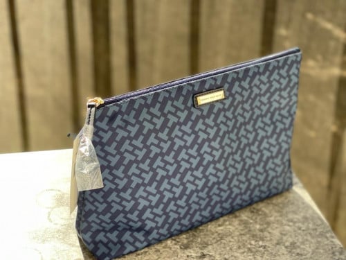 باوتش ماركة تومي هيلفيقر