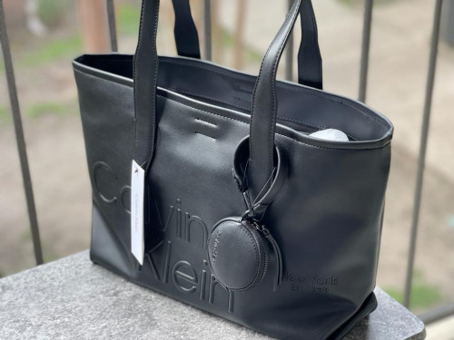 شنطة ماركة كالفن كلاين